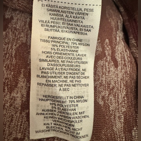 Gymshark Adapt Camo Seamless Leggings in Berry Red. Size Small. - Picture 13 of 16